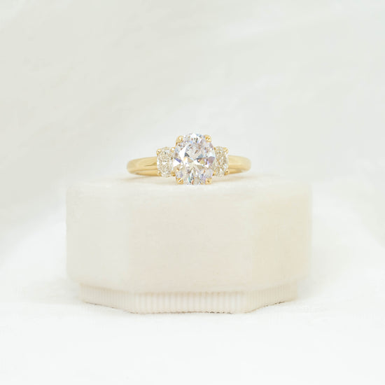 18ky 3-Stone Oval-Cut Butter-Cup Diamond Ring