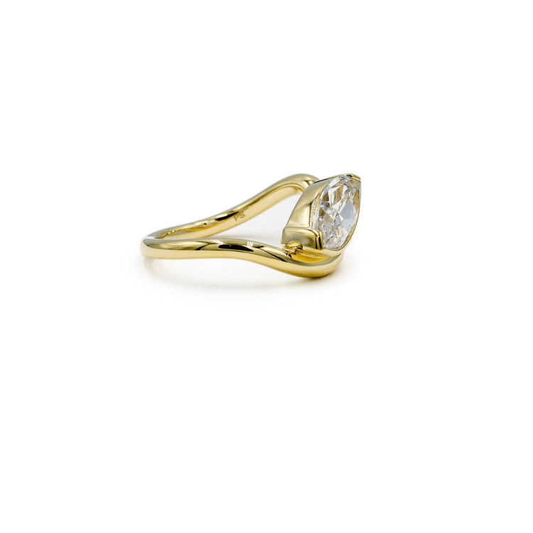 14ky Marquise Half-Bezel Off-set Echo Wave Diamond Ring