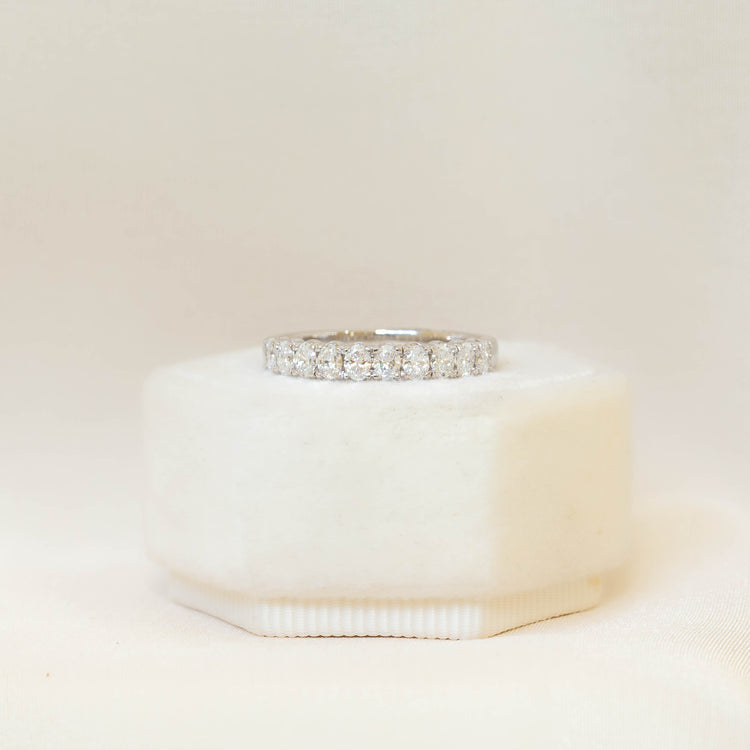 14kw .59ctw Oval Anniversary Diamond Band