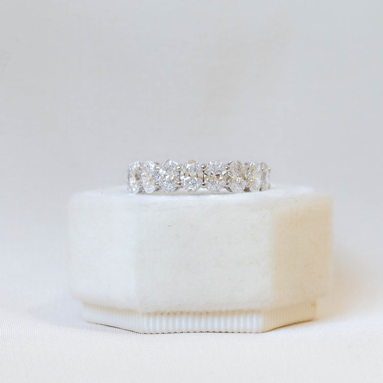 14kw 2.24ctw Oval-Cut Diamond Band