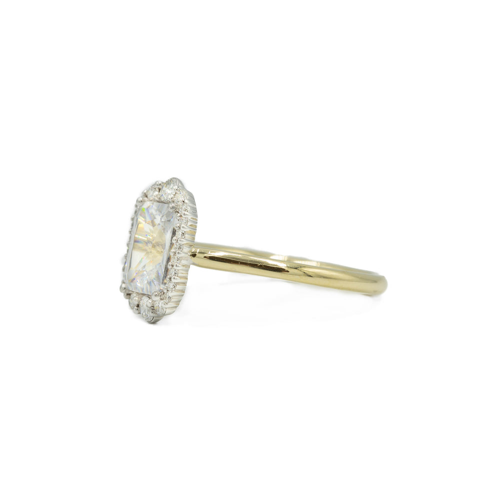 14ky Emerld-Cut Petal Halo Diamond Ring
