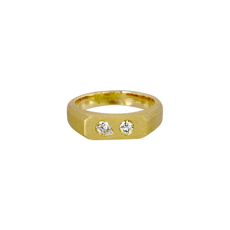 14ky .25ctw Round & Pear Shaped Flat Diamond Band