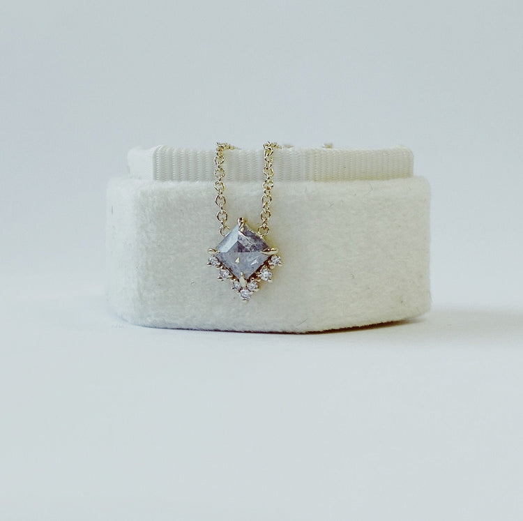 0.59ct 14ky Short Kite “Rae